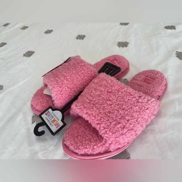Muk Luks cozy slippers - Picture 7 of 7